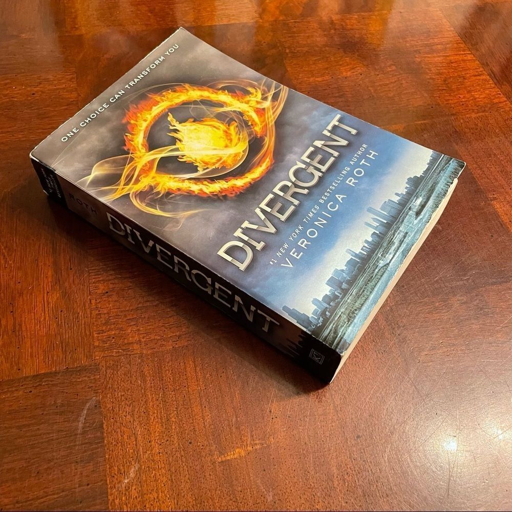 Divergent Book - Picture 2 of 5